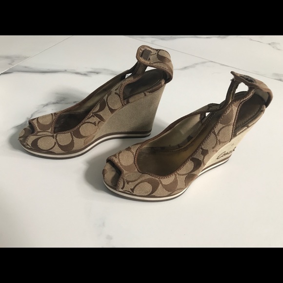 Coach Wedge - Picture 2 of 4
